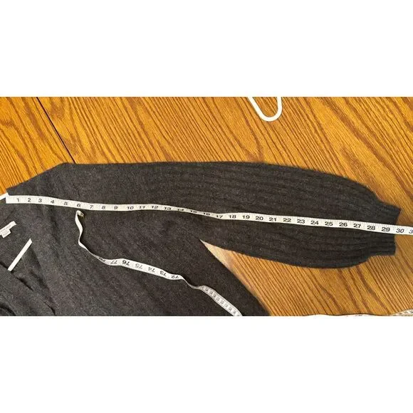 American Eagle cropped grey cardigan sweater size M - Picture 8 of 8